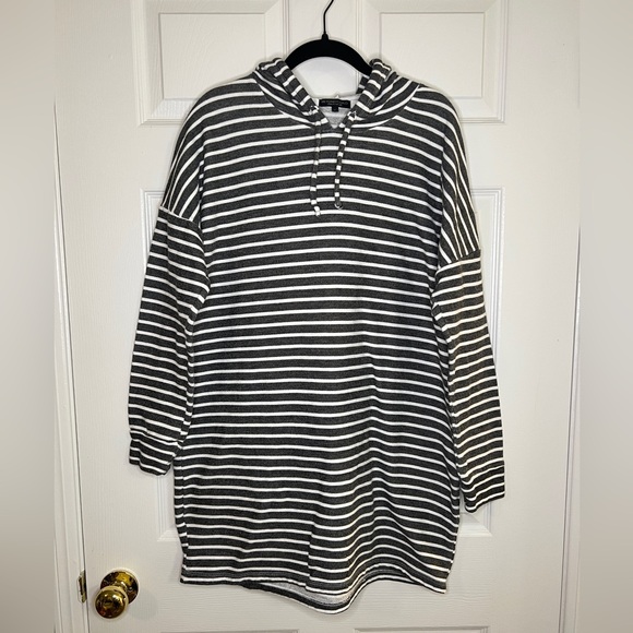 Beyond Yoga 'Live Out Loud' Black/White Striped Hoodie Dress - Women's Large - Picture 2 of 7